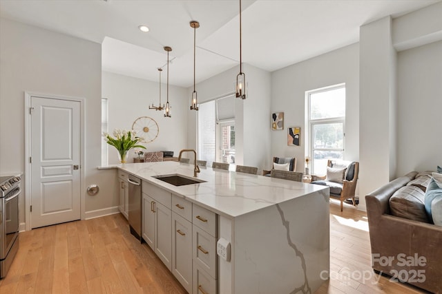 1315 E Blvd Unit 225, Charlotte, NC 28203 - kitchen with stainless steel appliances, open floor plan, light wood-style floors, a peninsula, and recessed lighting