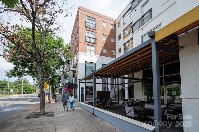 1315 E Blvd Unit 225, Charlotte, NC 28203 - view of building exterior with stairs