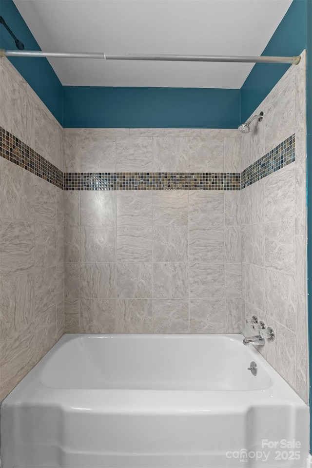 2000 Townsend Ave, Charlotte, NC 28205 - full bathroom with shower / bathtub combination
