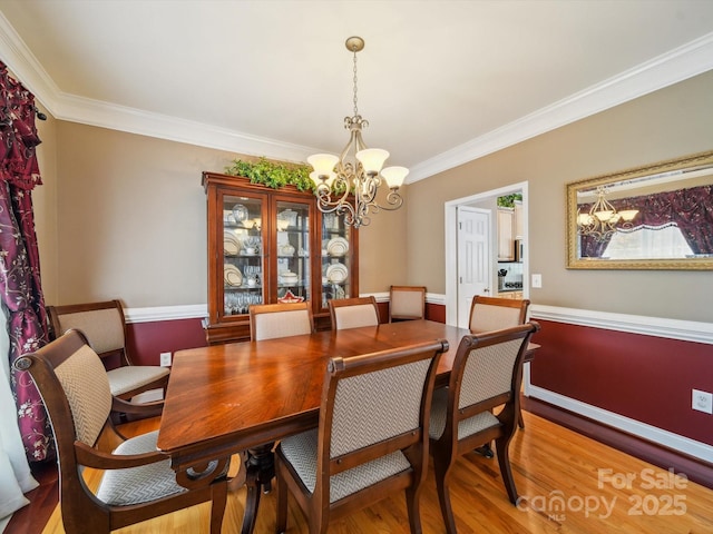 6523 Alba Rose Ln, Huntersville, NC 28078 - dining area with a chandelier, crown molding, and light wood-style floors