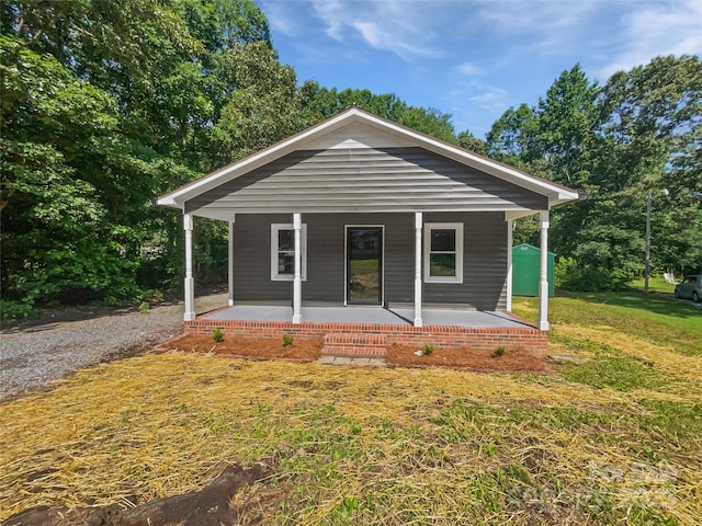 232 Branchwood Cir, Kings Mountain, NC 28086 - view of front facade featuring a porch and a front yard