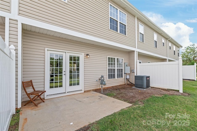 12452 Stratfield Place Cir, Pineville, NC 28134 - back of property with a patio area