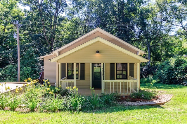 13414 Central Ave, Huntersville, NC 28078 - bungalow-style home with a front lawn