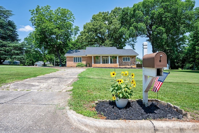 318 W Peeler St, Salisbury, NC 28146 - view of front of property featuring driveway, a front lawn, and brick siding