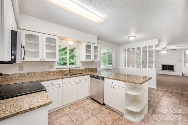 7008 Wannamaker Ln, Charlotte, NC 28226 - kitchen featuring stainless steel appliances, a peninsula, a textured ceiling, and white cabinetry