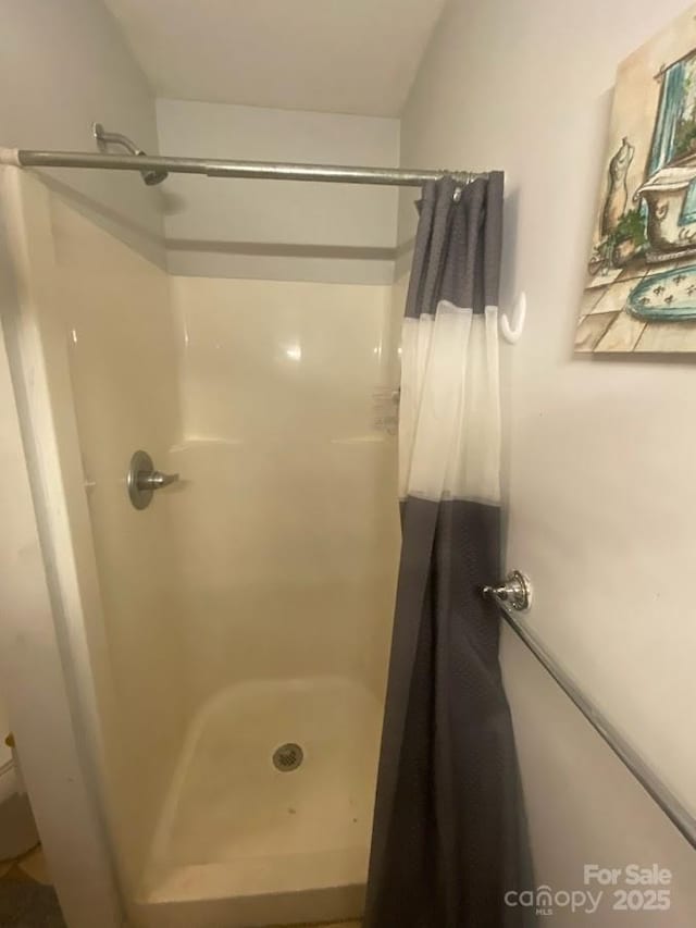 1010 Sprucewood St, Kannapolis, NC 28081 - full bath featuring curtained shower