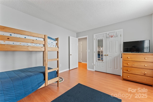 10043 Elsenham Ln, Charlotte, NC 28269 - bedroom featuring light wood-style floors and a textured ceiling