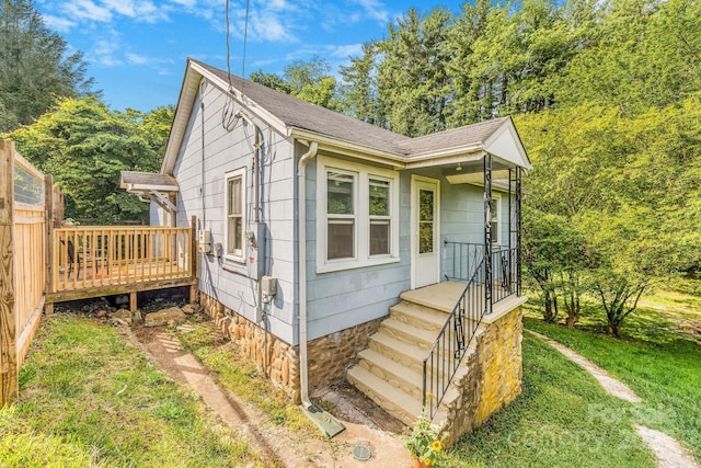 99 Little Oak St, Canton, NC 28716 - view of front of house with a deck