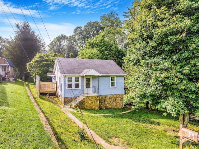 99 Little Oak St, Canton, NC 28716 - bungalow-style house featuring a front lawn and a shingled roof