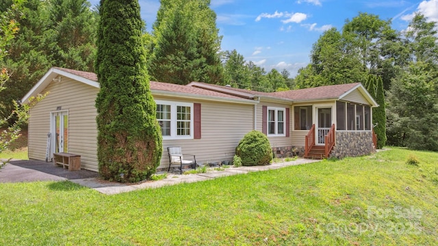 152 Lantana Dr, Sylva, NC 28779 - ranch-style home featuring a sunroom, a front lawn, entry steps, and roof with shingles