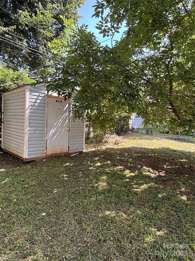 830 Mcarthur Ave, Charlotte, NC 28206 - view of grassy yard with a storage unit