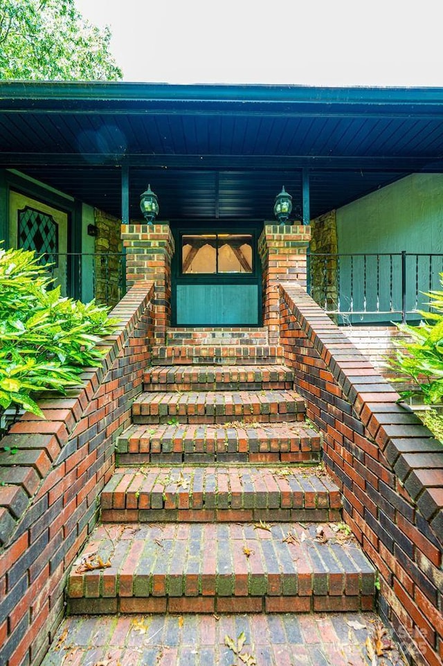 4275 Herman Sipe Rd, Conover, NC 28613 - view of stairway