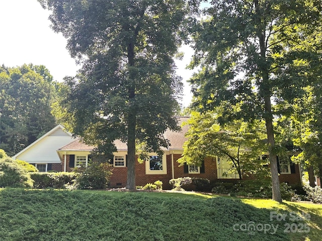 2020 Dawnshire Dr, Gastonia, NC 28054 - view of front of property featuring brick siding and a front yard
