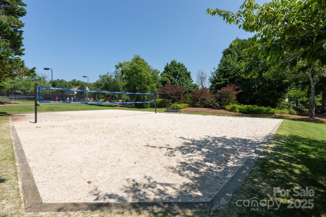 6507 Fairway Point Dr, Charlotte, NC 28269 - view of property's community featuring volleyball court