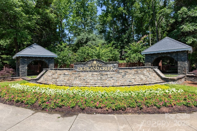 6507 Fairway Point Dr, Charlotte, NC 28269 - community / neighborhood sign with view of scattered trees