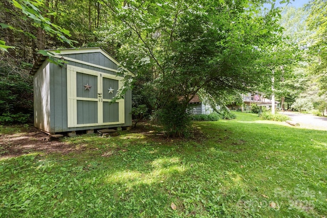 13884 Cruso Rd, Canton, NC 28716 - view of grassy yard featuring a storage shed