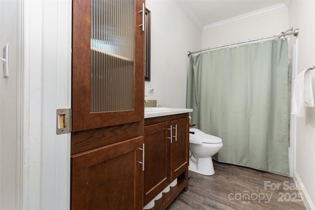 1593 Bloomfield Rd, Rock Hill, SC 29732 - bathroom featuring ornamental molding, wood finished floors, vanity, and curtained shower