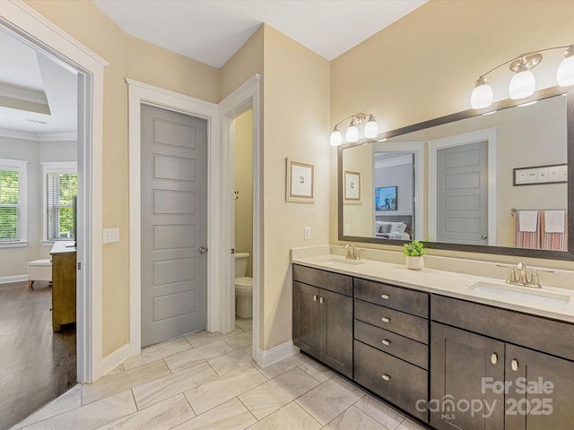 612 Ideal Way, Charlotte, NC 28203 - ensuite bathroom with double vanity and crown molding