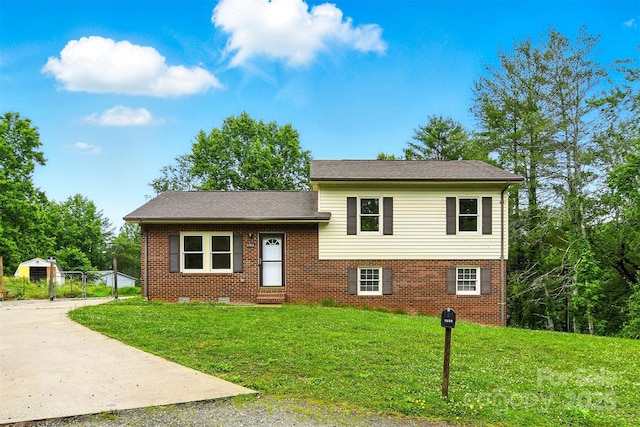 3404 Sheely Rd, Lenoir, NC 28645 - tri-level home featuring brick siding, a front yard, and driveway