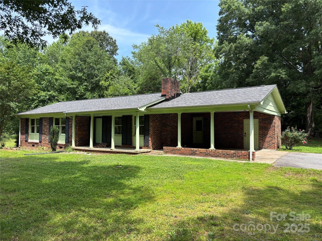 5200 E US-70 Hwy, Catawba, NC 28609 - single story home featuring covered porch, a front lawn, a chimney, and brick siding