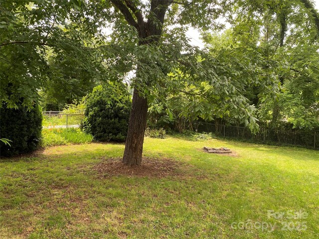 103 Hickory Hills Dr, Morganton, NC 28655 - view of yard