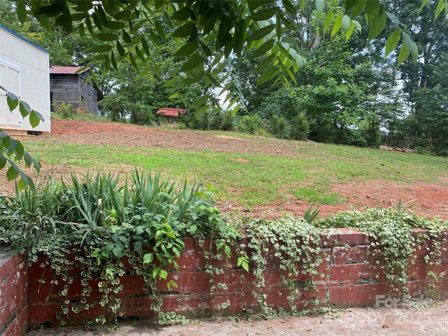 103 Hickory Hills Dr, Morganton, NC 28655 - view of yard