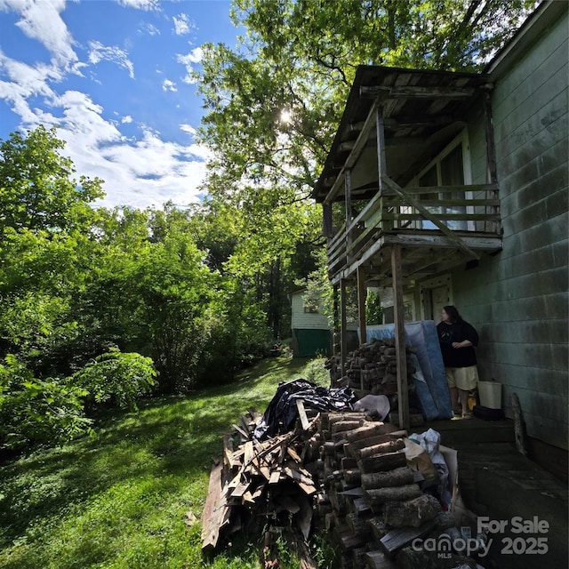 127 Hibriten Mountain Rd, Lenoir, NC 28645 - view of grassy yard featuring a balcony