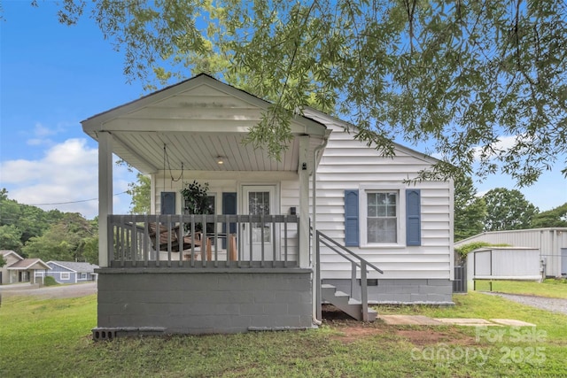 123 E Farmview St, Gastonia, NC 28054 - rear view of house featuring a porch and a lawn
