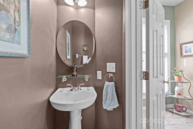 4854 S Hill View Dr, Charlotte, NC 28210 - bathroom with tile patterned flooring