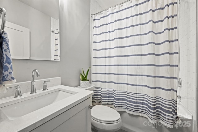 622 Mattie Rose Ln, Charlotte, NC 28204 - full bath featuring vanity and shower / tub combo with curtain