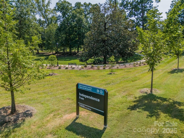622 Mattie Rose Ln, Charlotte, NC 28204 - view of property's community featuring a yard