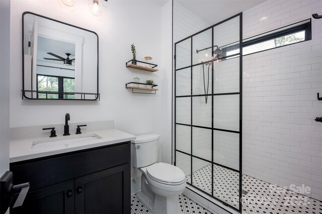 176 Windwood Ln, Troutman, NC 28166 - bathroom featuring tiled shower, vanity, and plenty of natural light