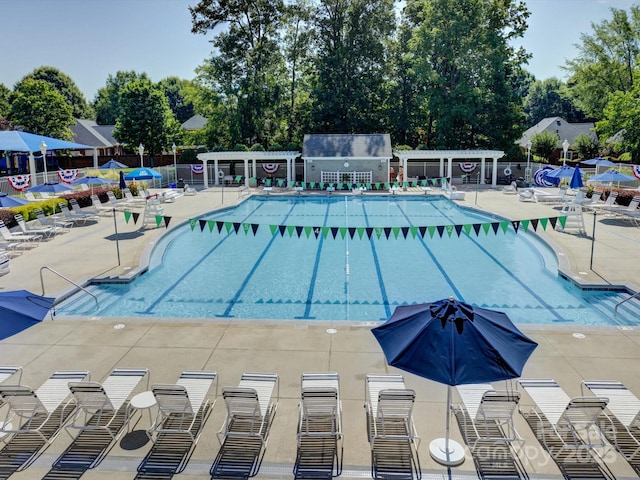 8508 Sandowne Ln, Huntersville, NC 28078 - community pool with a patio and a grill