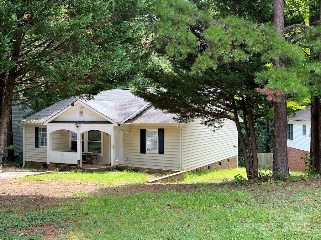 7015 Ware Rd, Charlotte, NC 28212 - view of front of home featuring crawl space, a porch, roof with shingles, and a front lawn