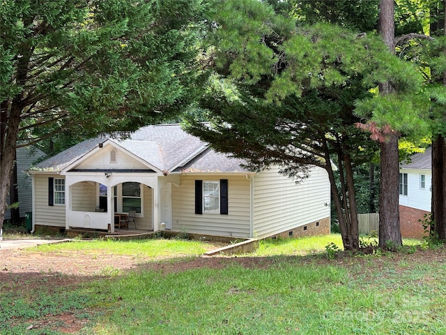 7015 Ware Rd, Charlotte, NC 28212 - view of front of home featuring crawl space, a porch, roof with shingles, and a front lawn