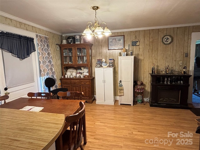 4059 10th Avenue Dr SW, Hickory, NC 28602 - dining room featuring a chandelier, light wood-type flooring, and ornamental molding