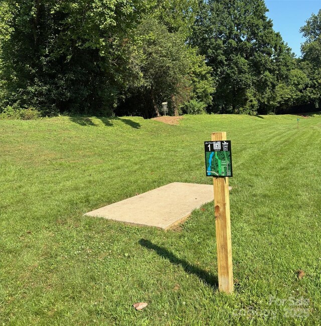 339 Mayflower Ave, Cramerton, NC 28032 - surrounding community featuring a yard