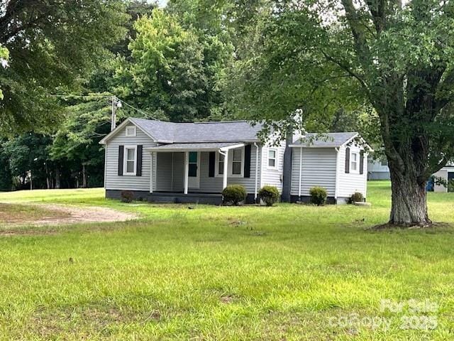 1545 Fairway Acres Dr, Lenoir, NC 28645 - view of front facade with a front lawn, covered porch, and crawl space