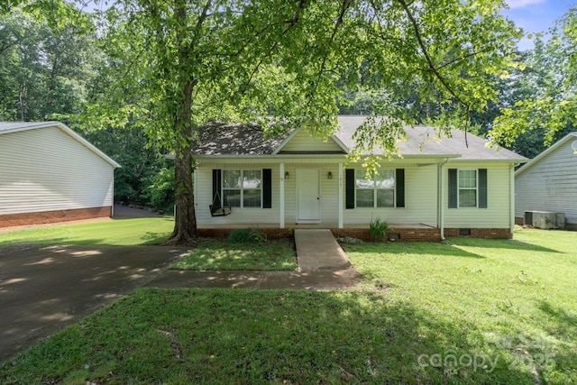 1013 Ashwood Pl, Salisbury, NC 28146 - view of front facade featuring covered porch, a front yard, crawl space, and roof with shingles