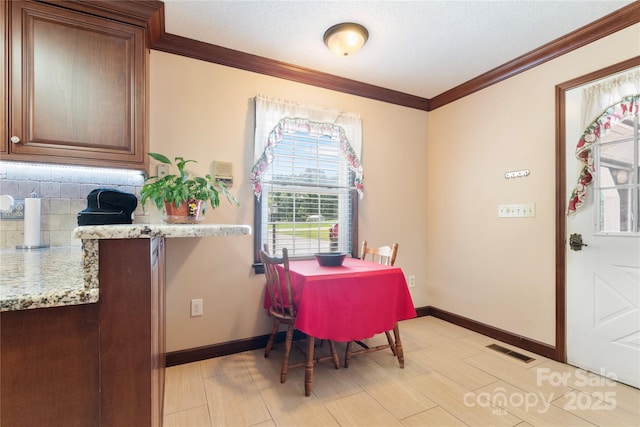 5563 Grace Chapel Rd, Hickory, NC 28601 - dining area with ornamental molding
