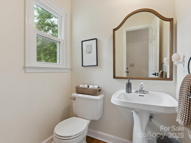 6934 Loretta Pl, Charlotte, NC 28215 - half bath with toilet and baseboards