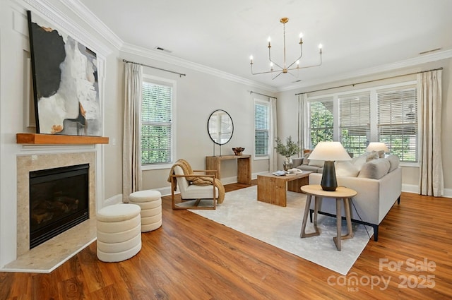 7903 Tottenham Ct, Waxhaw, NC 28173 - living room featuring wood finished floors, plenty of natural light, a chandelier, and crown molding