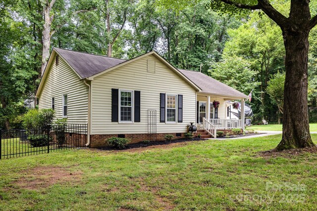 713 Hickory Hill Ct, Gastonia, NC 28054 - ranch-style house featuring a porch and crawl space