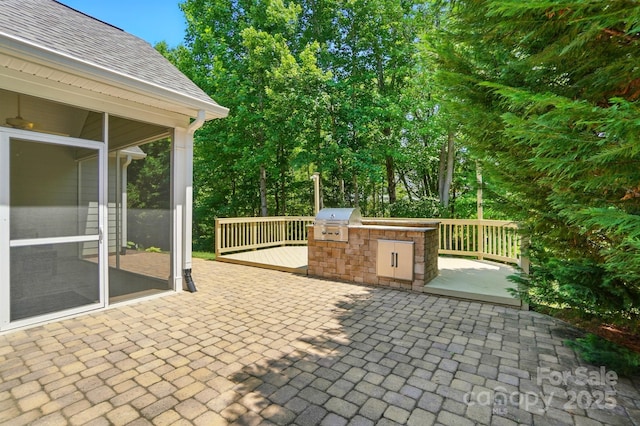 9330 Carneros Creek Rd, Charlotte, NC 28214 - view of patio featuring an outdoor kitchen
