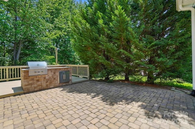 9330 Carneros Creek Rd, Charlotte, NC 28214 - view of patio with an outdoor kitchen