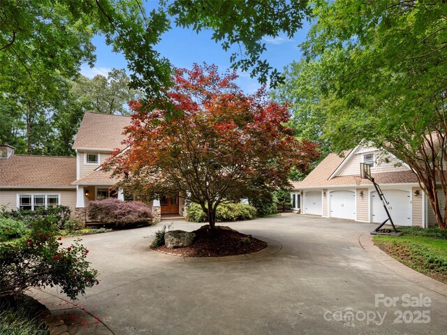 303 S Braeside Ct, Asheville, NC 28803 - view of front of property featuring curved driveway