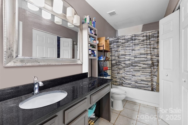 6113 Windsor Gate Ln Unit 6113, Charlotte, NC 28215 - full bath featuring vanity, tile patterned floors, and shower / tub combo with curtain