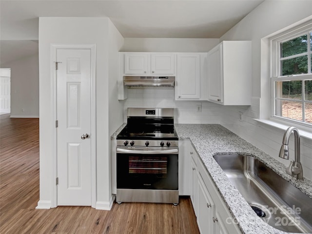 8219 Pozzi Rd, Charlotte, NC 28216 - kitchen featuring stainless steel electric range oven, under cabinet range hood, white cabinetry, and light wood finished floors