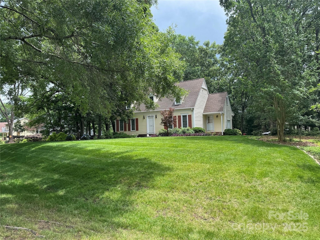 7137 Sythe Ct, Charlotte, NC 28226 - view of front of house featuring a front yard and roof with shingles