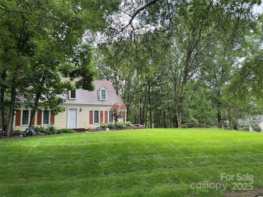 7137 Sythe Ct, Charlotte, NC 28226 - view of front of house with a front yard